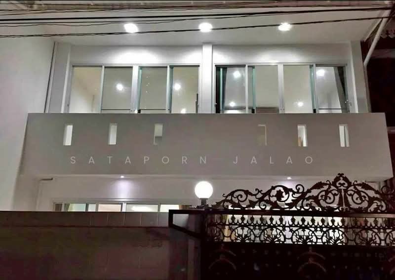 ทาวน์เฮ้าส์ 3-ห้องนอน, กรุงเทพ, คลองตัน, คลองเตย, กรุงเทพ, 240 ตร.ม., ทาวน์เฮ้าส์ ให้เช่า, โดย Sataporn Jalao, 500328848 - DDproperty.com