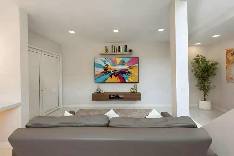3-BR House, Bangkok, Din Daeng, Bangkok, 3 Bedrooms, 300 sqm, Single Detached House For Rent, by Sataporn Jalao, 500328891 - DDproperty.com