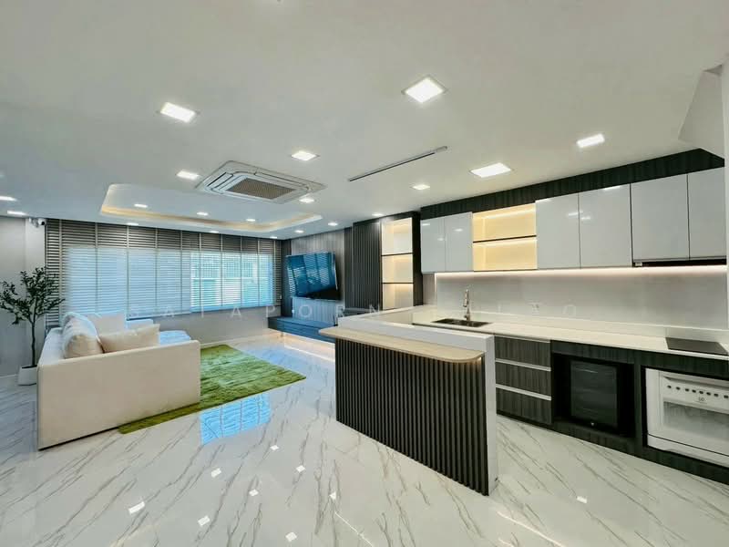 3-BR House, Bangkok, Din Daeng, Bangkok, 3 Bedrooms, 300 sqm, Single Detached House For Rent, by Sataporn Jalao, 500328891 - DDproperty.com