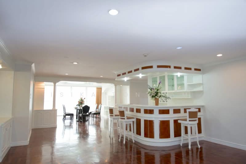 Oriental Towers, Bangkok, 25 Soi Ekkamai 12, Ekkamai Road, Khlong Tan Nua, Watthana, Bangkok, 3 Bedrooms, 350 sqm, Condo For Rent, by Isika Tonkham, 500328915 - DDproperty.com