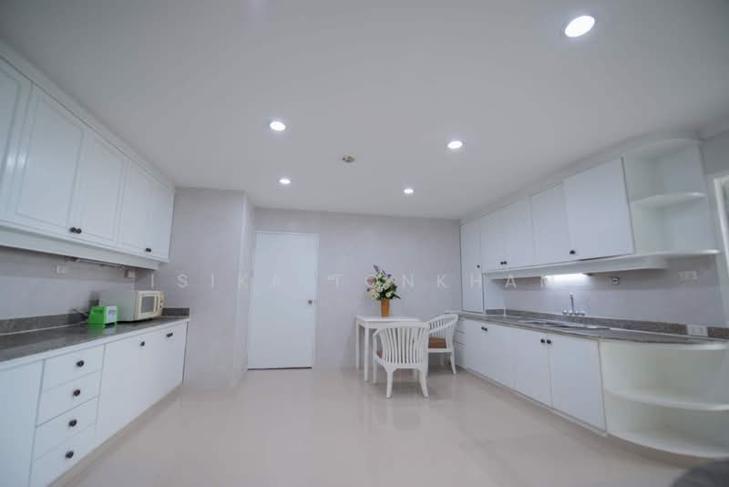 Oriental Towers, Bangkok, 25 Soi Ekkamai 12, Ekkamai Road, Khlong Tan Nua, Watthana, Bangkok, 3 Bedrooms, 350 sqm, Condo For Rent, by Isika Tonkham, 500328915 - DDproperty.com