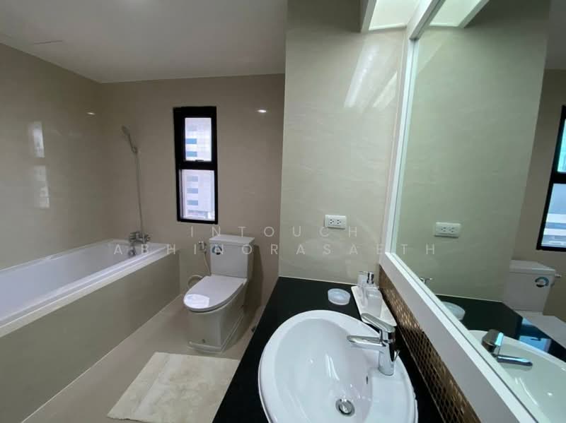 G.P. Grande Tower, Bangkok, 55 Sukhumvit 23, Khlongtoei Nua, Watthana, Bangkok, 3 Bedrooms, 220 sqm, Apartment For Rent, by Intouch Abhinorasaeth, 500329077 - DDproperty.com