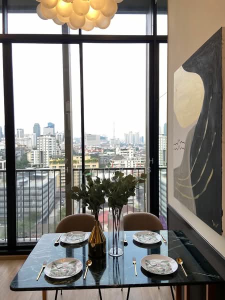 Noble Around Sukhumvit 33, Bangkok, 17 Soi Sukhumvit 33, Khlong Tan Nua, Watthana, Bangkok, 2 Bedrooms, 55 sqm, Condo For Rent, by Intouch Abhinorasaeth, 500329089 - DDproperty.com