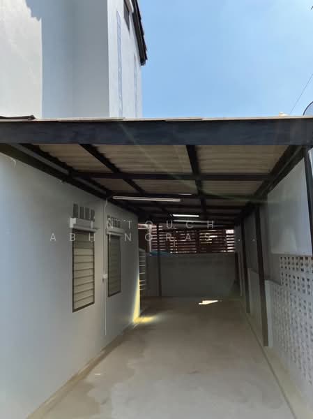 4-BR House, Bangkok, Saphan Sung, Bangkok, 4 Bedrooms, 210 sqm, Single Detached House For Sale, by Intouch Abhinorasaeth, 500329125 - DDproperty.com