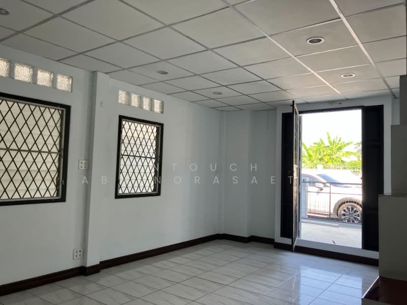 4-BR House, Bangkok, Saphan Sung, Bangkok, 4 Bedrooms, 210 sqm, Single Detached House For Sale, by Intouch Abhinorasaeth, 500329125 - DDproperty.com