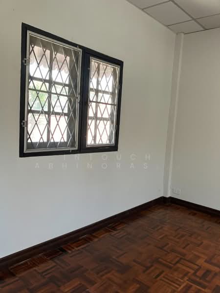 4-BR House, Bangkok, Saphan Sung, Bangkok, 4 Bedrooms, 210 sqm, Single Detached House For Sale, by Intouch Abhinorasaeth, 500329125 - DDproperty.com