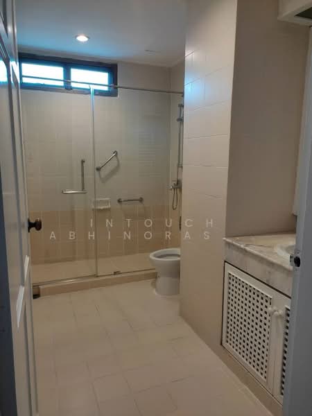 Govind Tower, Bangkok, Soi Sukhumvit 19, Khlongtoei Nua, Watthana, Bangkok, 3 Bedrooms, 260 sqm, Apartment For Rent, by Intouch Abhinorasaeth, 500329171 - DDproperty.com