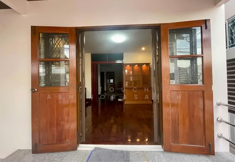 4-BR House, Bangkok, Wang Thonglang, Bangkok, 4 Bedrooms, 220 sqm, Single Detached House For Rent, by Intouch Abhinorasaeth, 500329335 - DDproperty.com