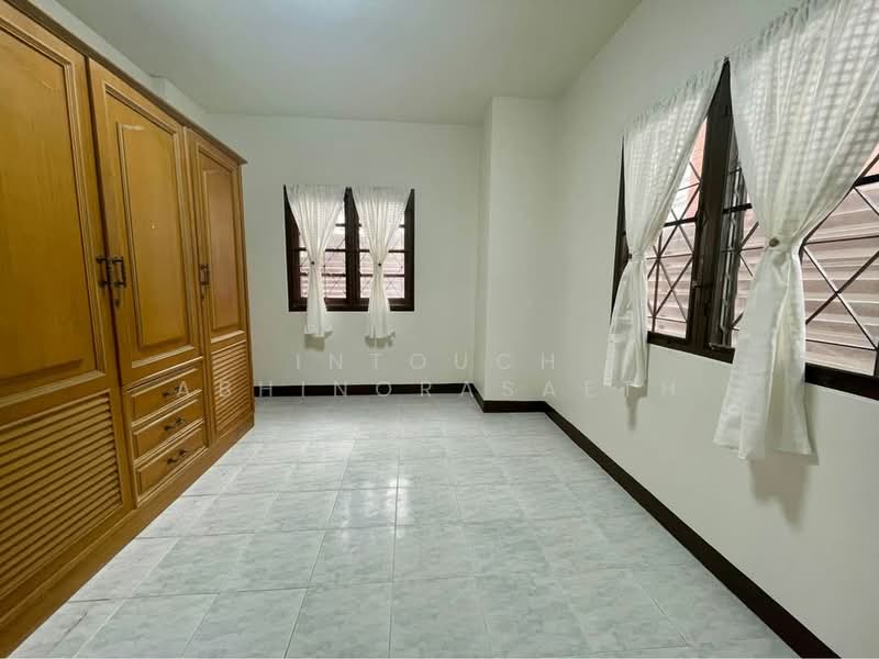 4-BR House, Bangkok, Wang Thonglang, Bangkok, 4 Bedrooms, 220 sqm, Single Detached House For Rent, by Intouch Abhinorasaeth, 500329335 - DDproperty.com