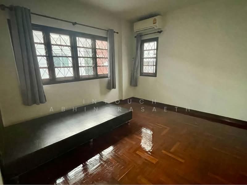4-BR House, Bangkok, Wang Thonglang, Bangkok, 4 Bedrooms, 220 sqm, Single Detached House For Rent, by Intouch Abhinorasaeth, 500329335 - DDproperty.com