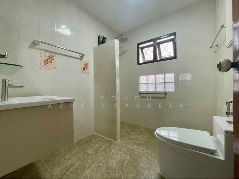 4-BR House, Bangkok, Wang Thonglang, Bangkok, 4 Bedrooms, 220 sqm, Single Detached House For Rent, by Intouch Abhinorasaeth, 500329335 - DDproperty.com