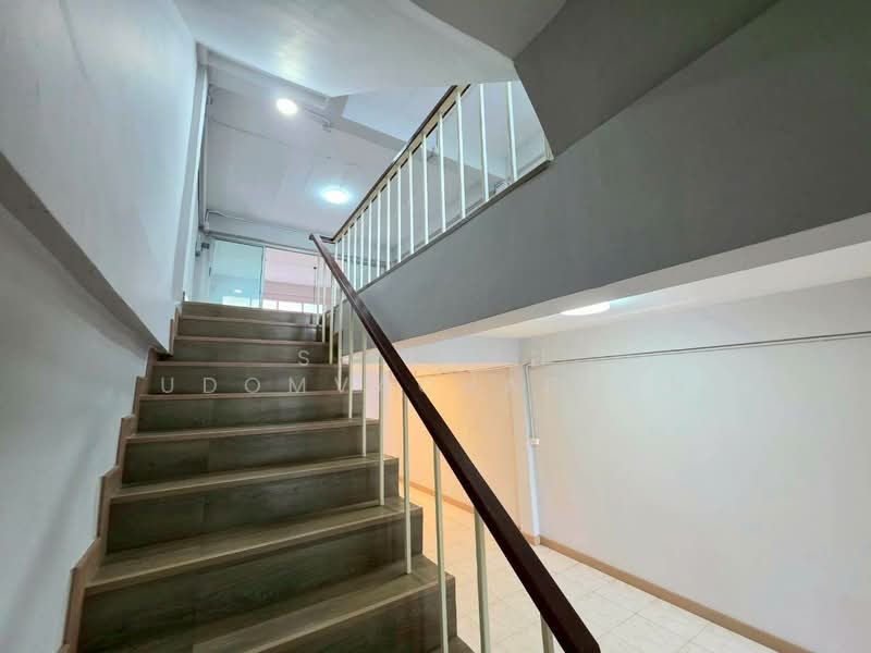 ขายอาคารพาณิชย์ รีโนเวทใหม่ 24 ตร.ว. ม.หงส์ประยูร บางบัวทอง (ซ. เทศบาล 4) ใกล้ MRT บางพลู, Nonthaburi, บางกรวย-ไทรน้อย, Bang Rak Pattana, Bang Bua Thong, Nonthaburi, , 210 sqm, Shophouse For Sale, by Siriwan Udomvachaphun, 500329414 - DDproperty.com
