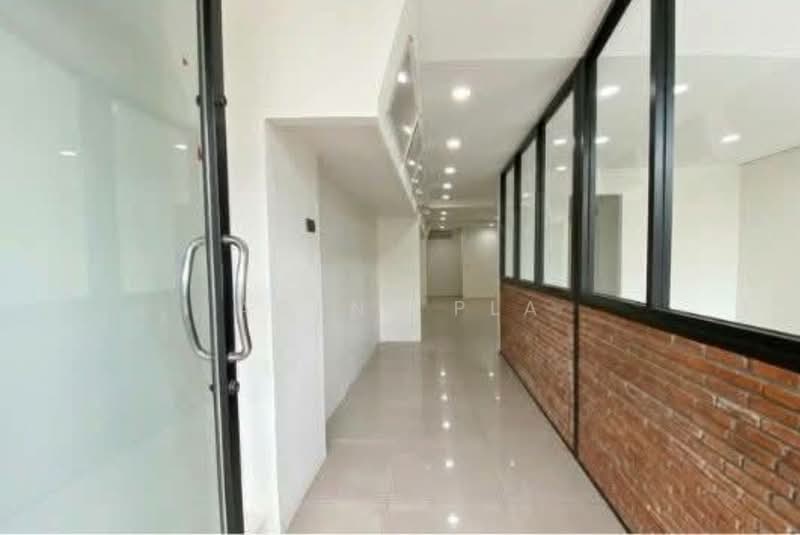 4-Story Commercial Building with Rooftop for Rent on Thetsaban Nimit Nuea Road (SPSAD4001), Bangkok, ถนนเทศบาลนิมิตรเหนือ, Lat Yao, Chatuchak, Bangkok, , 320 sqm, Shophouse For Rent, by Agent Pla, 500329462 - DDproperty.com