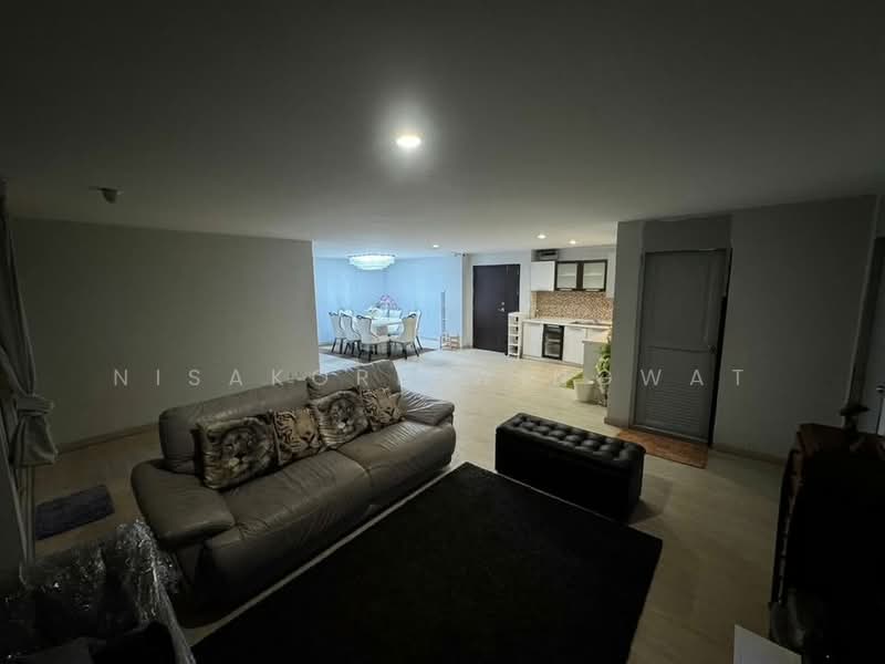 Le Cosi Ekamai 28, Bangkok, Sukhumvit, Khlong Tan Nua, Watthana, Bangkok, 3 Bedrooms, 144 sqm, Condo For Rent, by Nisakorn Wingwat, 500329529 - DDproperty.com