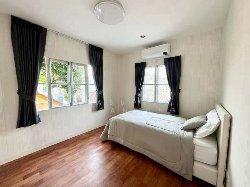 Nantawan Sukhumvit 77, Bangkok, Sukhumvit 77 (On Nut 44), Bang Chak, Phra Khanong, Bangkok, 4 Bedrooms, 250 sqm, Single Detached House For Rent, by Pasupit Ditbanjong, 500329546 - DDproperty.com