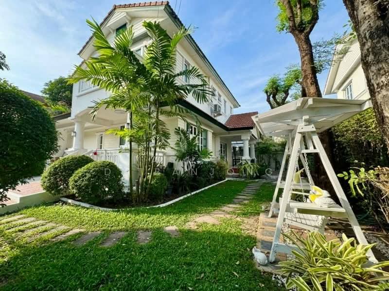 Nantawan Sukhumvit 77, Bangkok, Sukhumvit 77 (On Nut 44), Bang Chak, Phra Khanong, Bangkok, 4 Bedrooms, 250 sqm, Single Detached House For Rent, by Pasupit Ditbanjong, 500329546 - DDproperty.com
