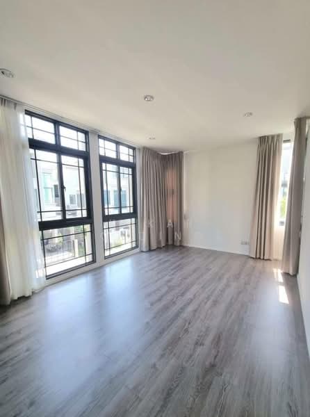The Sonne Srinakarin-Bangna, Bangkok, Soi Chumchon Mahat Thai 3, Bangna-Trad Road, Dok Mai, Prawet, Bangkok, 4 Bedrooms, 245 sqm, Single Detached House For Sale, by Piyathida Atikhomvitaya, 500329560 - DDproperty.com