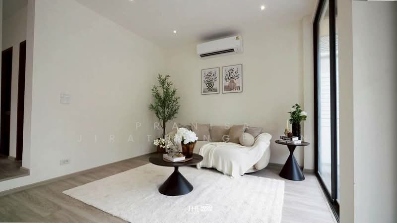 บ้านเดี่ยวหรู ทำเลทอง “ปรีดีพนมยงค์ 42” #บ้านสร้างใหม่, Bangkok, Khlong Tan Nua, Watthana, Bangkok, 4 Bedrooms, 401 sqm, Single Detached House For Rent, by Pranisa Jirathongpoon, 500329621 - DDproperty.com