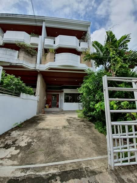 4-BR Townhouse, Bangkok, Bang Chak, Phra Khanong, Bangkok, 4 Bedrooms, 350 sqm, Townhouse For Rent, by Sataporn Jalao, 500329656 - DDproperty.com