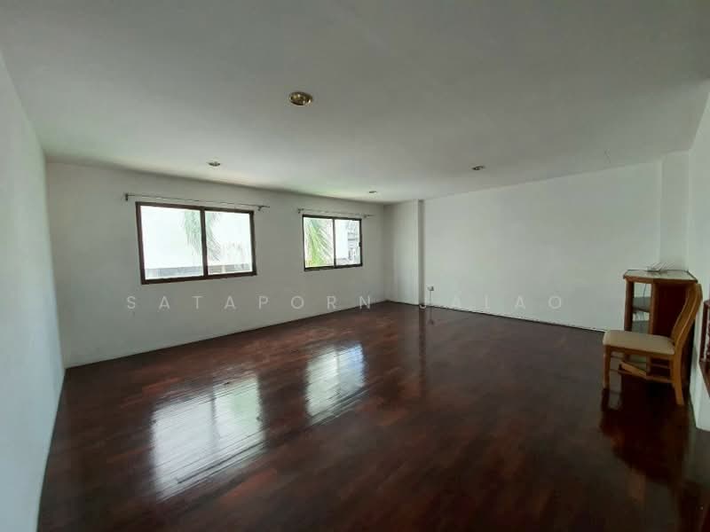 4-BR Townhouse, Bangkok, Bang Chak, Phra Khanong, Bangkok, 4 Bedrooms, 350 sqm, Townhouse For Rent, by Sataporn Jalao, 500329656 - DDproperty.com