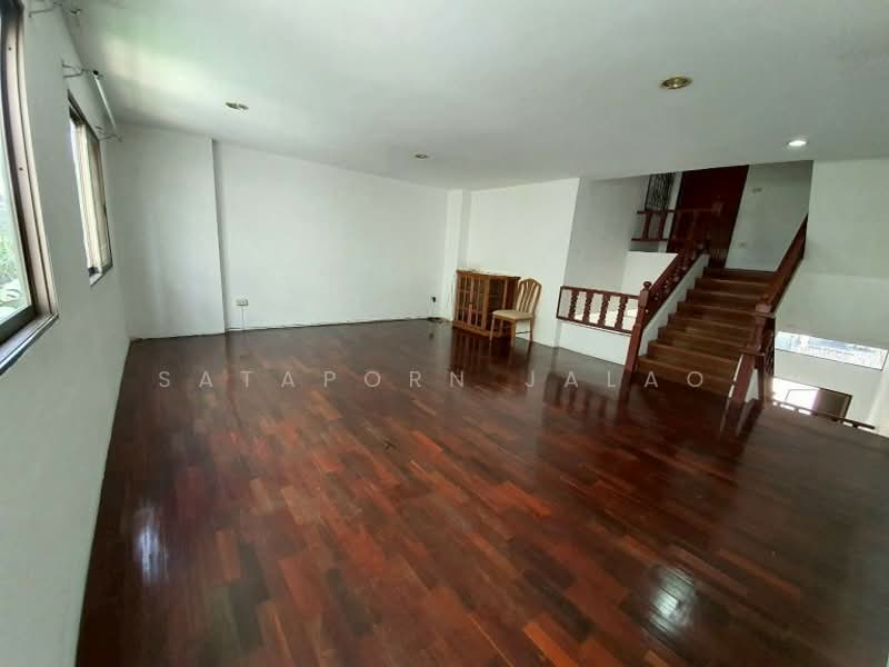4-BR Townhouse, Bangkok, Bang Chak, Phra Khanong, Bangkok, 4 Bedrooms, 350 sqm, Townhouse For Rent, by Sataporn Jalao, 500329656 - DDproperty.com