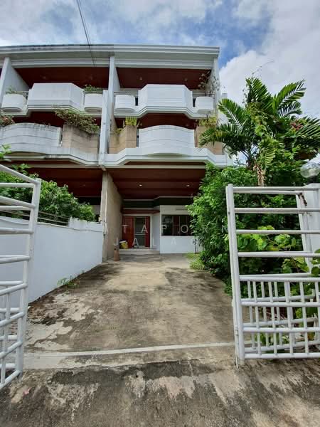 4-BR Townhouse, Bangkok, Bang Chak, Phra Khanong, Bangkok, 4 Bedrooms, 350 sqm, Townhouse For Rent, by Sataporn Jalao, 500329656 - DDproperty.com