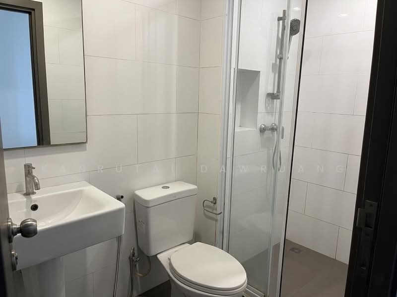 The Base Park East Sukhumvit 77, Bangkok, 99 Soi Pridi Banomyong 2, Phra Kanong Nua, Watthana, Bangkok, 1 Bedroom, 30 sqm, Condo For Sale, by Kanrutai Dawruang, 500329658 - DDproperty.com