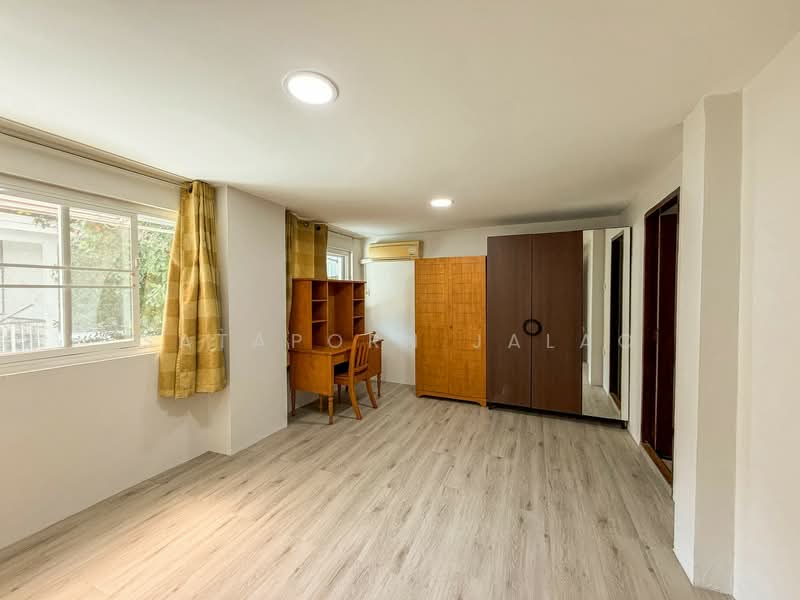4-BR Townhouse, Bangkok, Khlong Tan Nua, Watthana, Bangkok, 4 Bedrooms, 250 sqm, Townhouse For Sale, by Sataporn Jalao, 500329663 - DDproperty.com