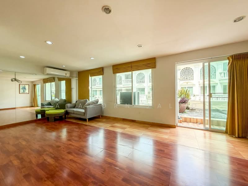 4-BR Townhouse, Bangkok, Khlong Tan Nua, Watthana, Bangkok, 4 Bedrooms, 250 sqm, Townhouse For Sale, by Sataporn Jalao, 500329663 - DDproperty.com