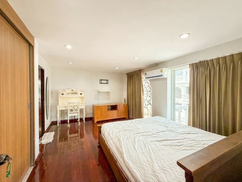 4-BR Townhouse, Bangkok, Khlong Tan Nua, Watthana, Bangkok, 4 Bedrooms, 250 sqm, Townhouse For Sale, by Sataporn Jalao, 500329663 - DDproperty.com