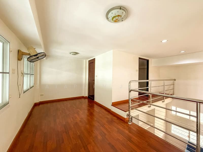 4-BR Townhouse, Bangkok, Khlong Tan Nua, Watthana, Bangkok, 4 Bedrooms, 250 sqm, Townhouse For Sale, by Sataporn Jalao, 500329663 - DDproperty.com