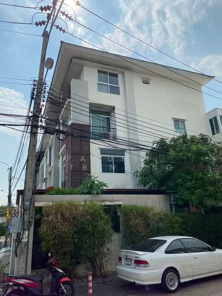 Thanapat Haus Sathorn - Narathiwas, Bangkok, Soi Chuen Chitrung, Nontri Road, Chong Nonsi, Yan Nawa, Bangkok, 4 Bedrooms, 340 sqm, Townhouse For Sale, by Pasupit Ditbanjong, 500329673 - DDproperty.com