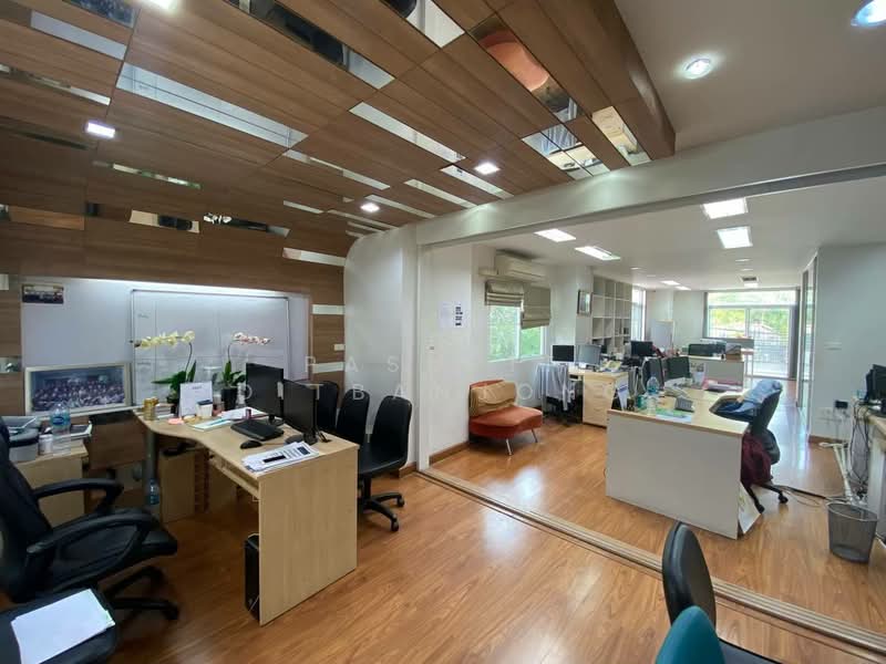 Thanapat Haus Sathorn - Narathiwas, Bangkok, Soi Chuen Chitrung, Nontri Road, Chong Nonsi, Yan Nawa, Bangkok, 4 Bedrooms, 340 sqm, Townhouse For Sale, by Pasupit Ditbanjong, 500329673 - DDproperty.com