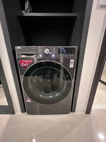 XT Huaikhwang, Bangkok, 244 Ratchadaphisek Road, Huai Khwang, Bangkok, 1 Bedroom, 30 sqm, Condo For Rent, by Areeya Kingwichit, 500329684 - DDproperty.com