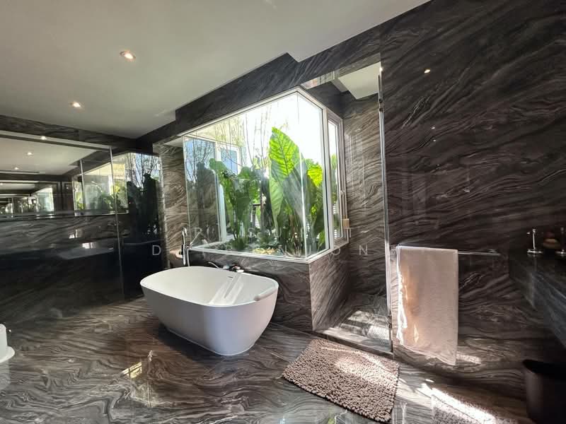 4-BR Villa, Bangkok, Phra Kanong Nua, Watthana, Bangkok, 4 Bedrooms, 675 sqm, Villa For Sale, by Pasupit Ditbanjong, 500329712 - DDproperty.com