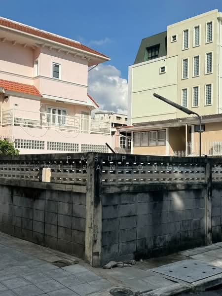 1-BR Townhouse, Bangkok, Praborommaharatchawang, Phra Nakhon, Bangkok, 1 Bedroom, 47 sqm, Townhouse For Rent, by Pasupit Ditbanjong, 500329728 - DDproperty.com
