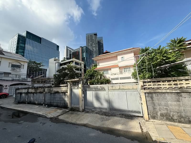 1-BR Townhouse, Bangkok, Praborommaharatchawang, Phra Nakhon, Bangkok, 1 Bedroom, 47 sqm, Townhouse For Rent, by Pasupit Ditbanjong, 500329728 - DDproperty.com