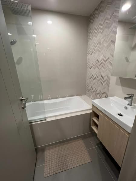 Oka Haus Sukhumvit 36, Bangkok, 3399 Rama 4 Road, Khong Tan, Khlong Toei, Bangkok, 1 Bedroom, 35 sqm, Condo For Rent, by Thanyalak Premputtiphan, 500329732 - DDproperty.com