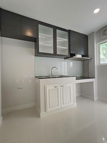 CENTRO Srinakarin – Bangna 2, Bangkok, Dok Mai, Prawet, Bangkok, 4 Bedrooms, 220 sqm, Single Detached House For Sale, by Pithapong Sermchatcharoenkan, 500329746 - DDproperty.com