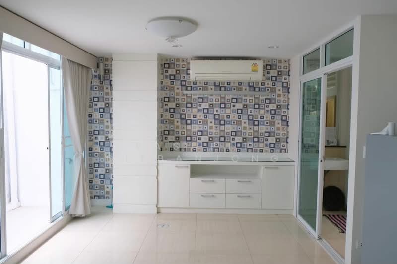 4-BR Townhouse, Bangkok, Phra Kanong, Khlong Toei, Bangkok, 4 Bedrooms, 243 sqm, Townhouse For Rent, by Pasupit Ditbanjong, 500329767 - DDproperty.com