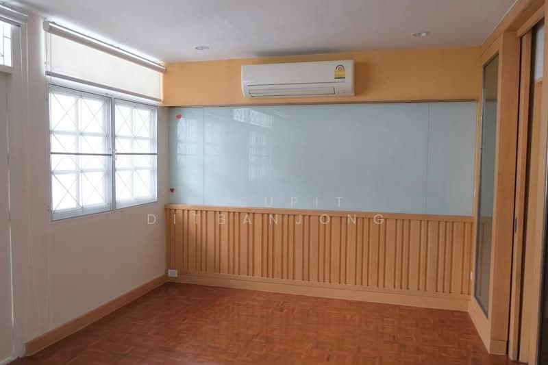 4-BR Townhouse, Bangkok, Phra Kanong, Khlong Toei, Bangkok, 4 Bedrooms, 243 sqm, Townhouse For Rent, by Pasupit Ditbanjong, 500329767 - DDproperty.com