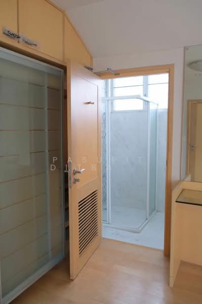 4-BR Townhouse, Bangkok, Phra Kanong, Khlong Toei, Bangkok, 4 Bedrooms, 243 sqm, Townhouse For Rent, by Pasupit Ditbanjong, 500329767 - DDproperty.com