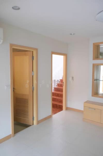 4-BR Townhouse, Bangkok, Phra Kanong, Khlong Toei, Bangkok, 4 Bedrooms, 243 sqm, Townhouse For Rent, by Pasupit Ditbanjong, 500329767 - DDproperty.com