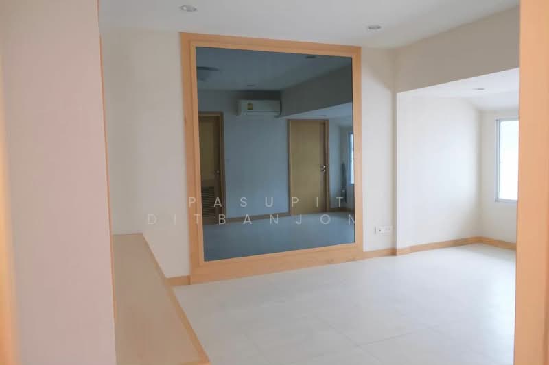 4-BR Townhouse, Bangkok, Phra Kanong, Khlong Toei, Bangkok, 4 Bedrooms, 243 sqm, Townhouse For Rent, by Pasupit Ditbanjong, 500329767 - DDproperty.com