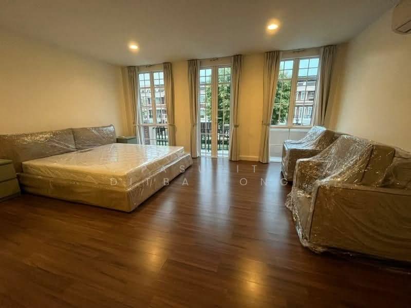 4-BR Townhouse, Bangkok, Phra Kanong Nua, Watthana, Bangkok, 4 Bedrooms, 250 sqm, Townhouse For Rent, by Pasupit Ditbanjong, 500329776 - DDproperty.com