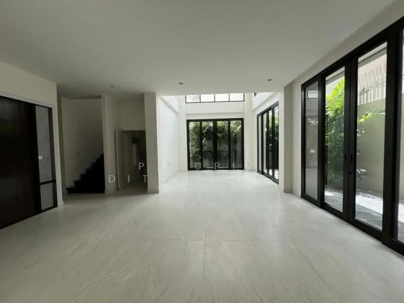 undefined, Bangkok, Chong Nonsi, Yan Nawa, Bangkok, 5 Bedrooms, 812 sqm, Townhouse For Sale, by Pasupit Ditbanjong, 500329795 - DDproperty.com