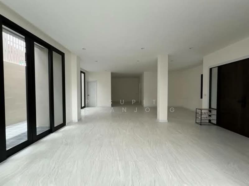undefined, Bangkok, Chong Nonsi, Yan Nawa, Bangkok, 5 Bedrooms, 812 sqm, Townhouse For Sale, by Pasupit Ditbanjong, 500329795 - DDproperty.com