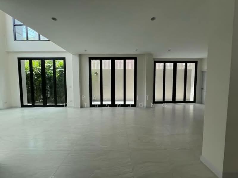 undefined, Bangkok, Chong Nonsi, Yan Nawa, Bangkok, 5 Bedrooms, 812 sqm, Townhouse For Sale, by Pasupit Ditbanjong, 500329795 - DDproperty.com