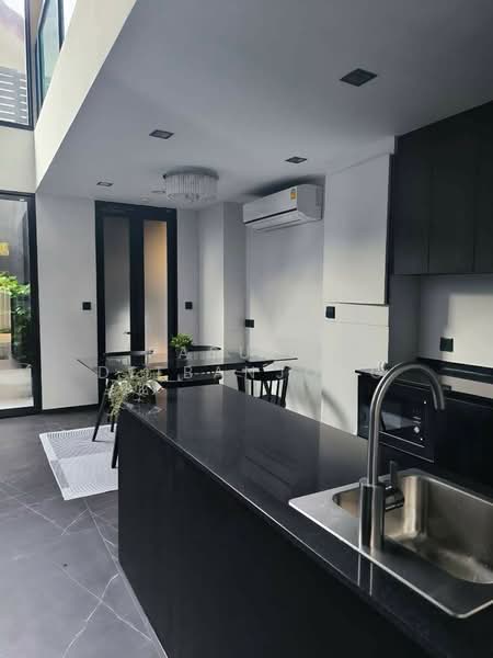 3-BR Townhouse, Bangkok, Samsen Nok, Huai Khwang, Bangkok, 3 Bedrooms, 228 sqm, Townhouse For Rent, by Pasupit Ditbanjong, 500329812 - DDproperty.com