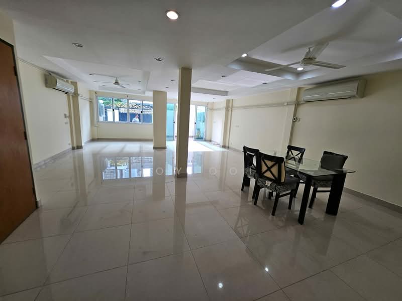 Sukhumvit 24 Home, Bangkok, Soi Methi Niwet, Sukhumvit Road, Khong Tan, Khlong Toei, Bangkok, 3 Bedrooms, 240 sqm, Condo For Rent, by Joy Ooi, 500329842 - DDproperty.com